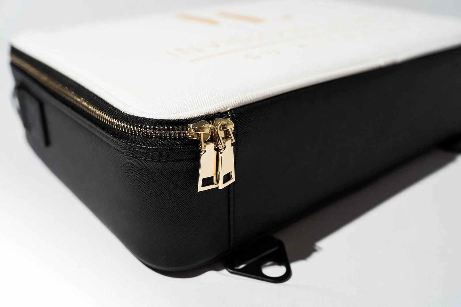 Invidious Lashes Premium Bag - Stylish and Functional Lash Storage