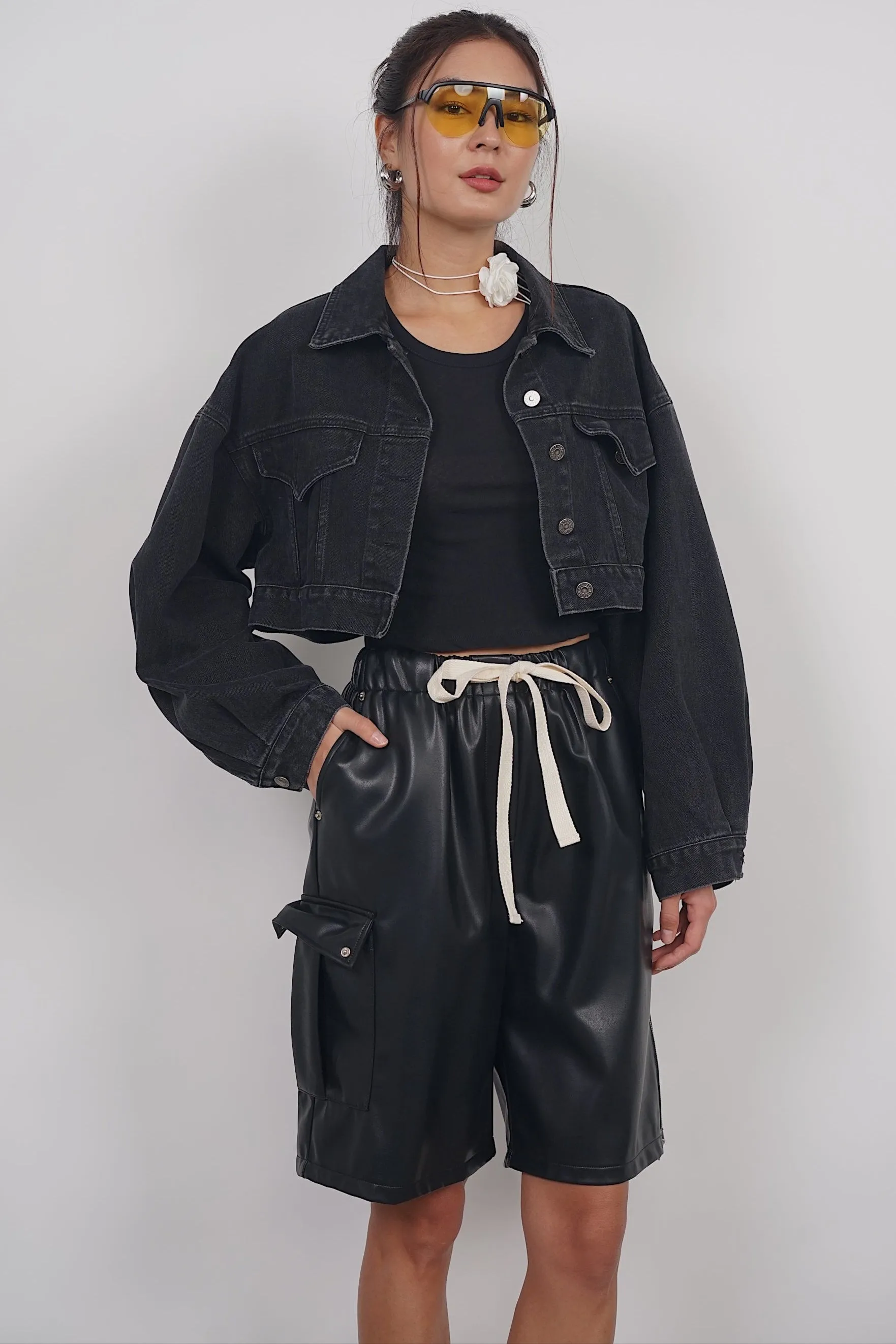 Relaxed Cropped Denim Jacket in Black